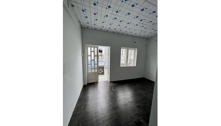 3.25 TỶ- NHÀ 2 TẦNG SÁT BÊN HÔNG CHỢ HÓC MÔN - HẺM XE HƠI- ĐANG CHO THUÊ 5TR/TH